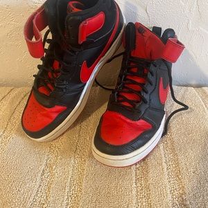 Nike Y6 red and black basketball high top -All day play